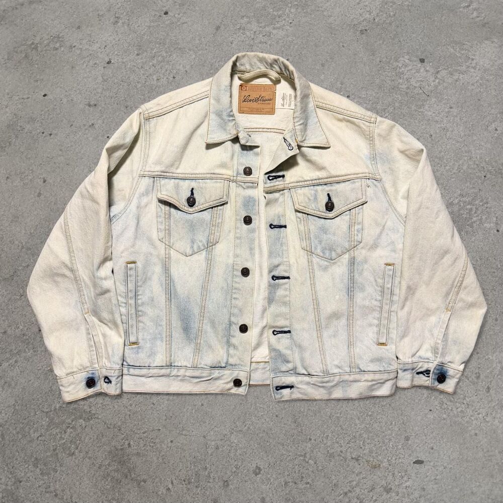 Y2K 2000’s Levi's Signature Trucker Jacket Light Wash With Custom Painted Wings